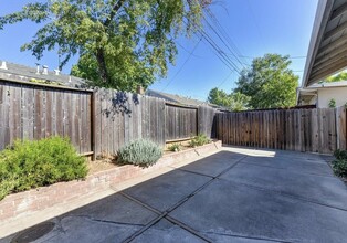 3107 Hampshire Dr in Sacramento, CA - Building Photo - Building Photo