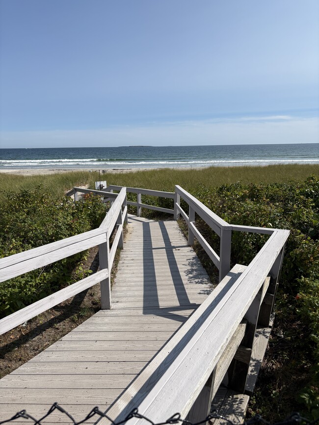 219 E Grand Ave, Unit 3C in Old Orchard Beach, ME - Foto de edificio - Building Photo
