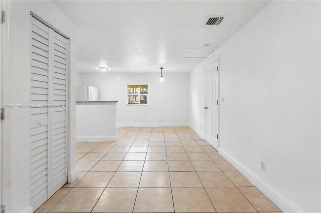 180 W 15th St, Unit 2 in Riviera Beach, FL - Building Photo - Building Photo
