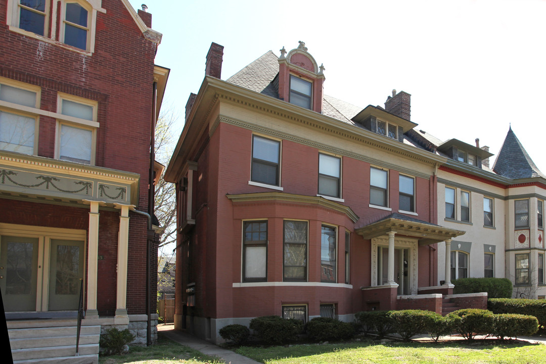 1467 St James Ct in Louisville, KY - Foto de edificio