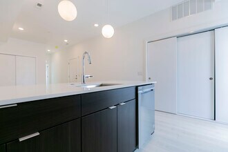 1242 Lecount St, Unit B in Philadelphia, PA - Building Photo - Building Photo