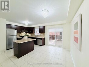 2178 Fiddlers Way in Oakville, ON - Building Photo - Building Photo