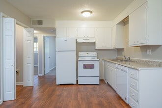 Woodlawn Manor in Tuscaloosa, AL - Foto de edificio - Interior Photo