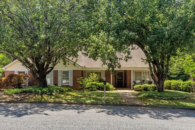 566 Homewood Dr
