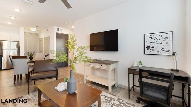 1001 S Center St in Arlington, TX - Building Photo - Building Photo