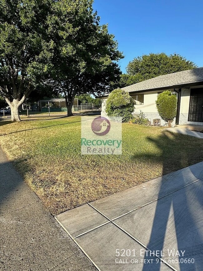 5201 Ethel Way in Sacramento, CA - Building Photo - Building Photo