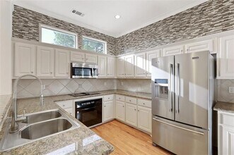 5006 Cedar Springs Rd in Dallas, TX - Building Photo - Building Photo