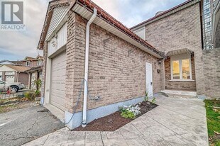 63 Chalfield Ln in Mississauga, ON - Building Photo