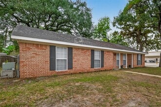 5615 Beechnut St in Houston, TX - Building Photo - Building Photo