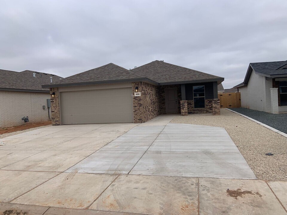 406 E 31st St in Wolfforth, TX - Building Photo