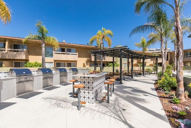 514 Via De La Valle in Solana Beach, CA - Building Photo - Building Photo