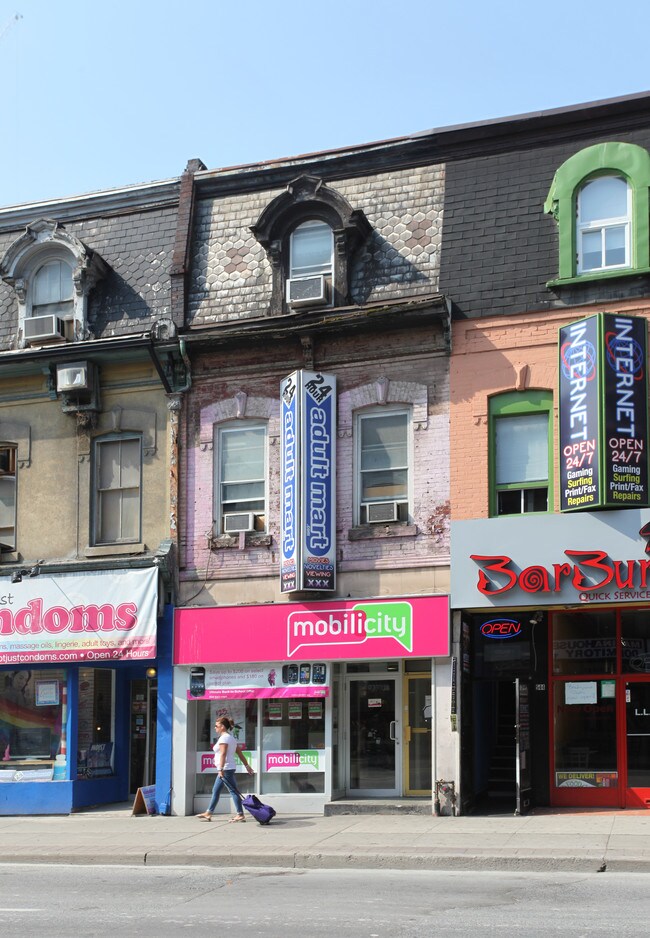 542 Yonge St