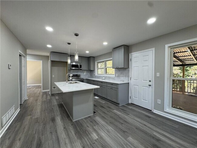 3489 Creighton Rd SW in Atlanta, GA - Foto de edificio - Building Photo