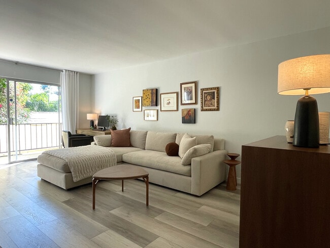 404 San Vicente Blvd, Unit 105