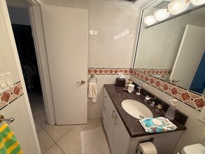 5825 Collins Ave in Miami Beach, FL - Foto de edificio - Building Photo