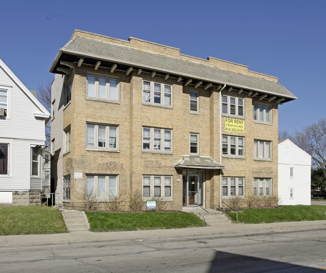 2767 N Holton St in Milwaukee, WI - Foto de edificio - Building Photo