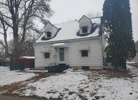 1517 32nd St in Rock Island, IL - Building Photo