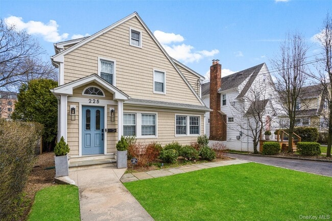 225 Larchmont Ave in Larchmont, NY - Building Photo - Building Photo