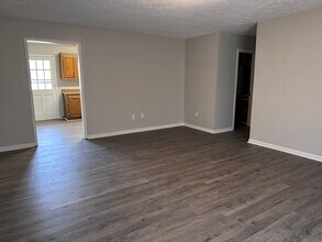 378 W University Pky in Jackson, TN - Building Photo - Building Photo