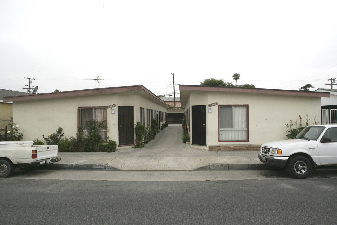 9301-9303 California Ave in South Gate, CA - Building Photo