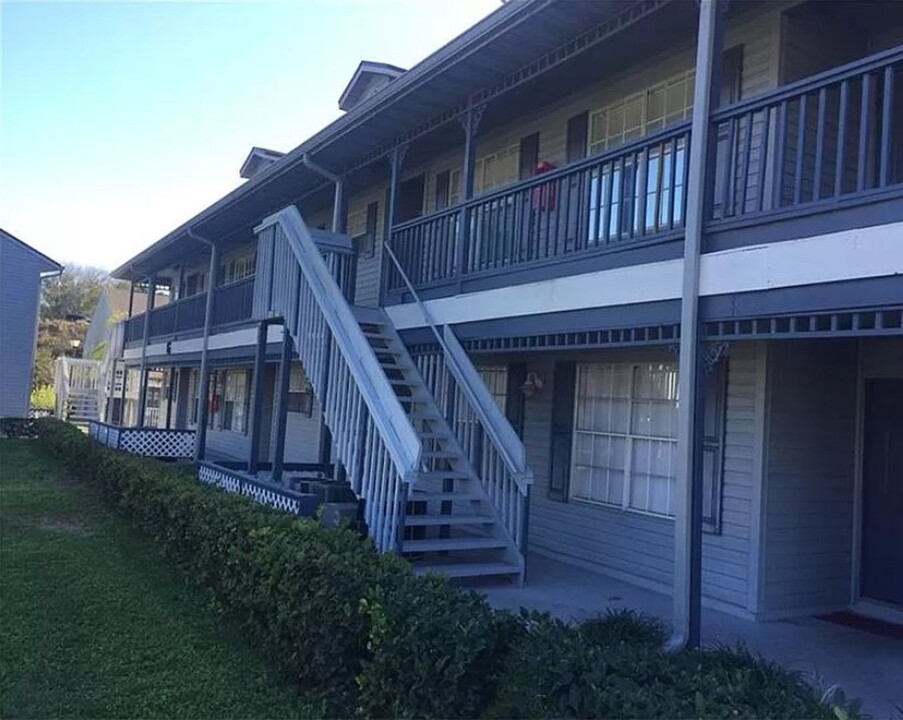 313 Dirksen Dr in Debary, FL - Foto de edificio