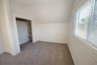 449 SE 4th Ave in Hillsboro, OR - Building Photo - Building Photo