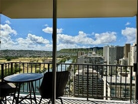 2345 Ala Wai Blvd in Honolulu, HI - Building Photo