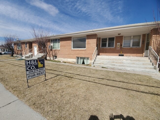 property at 1559 Burton Ave