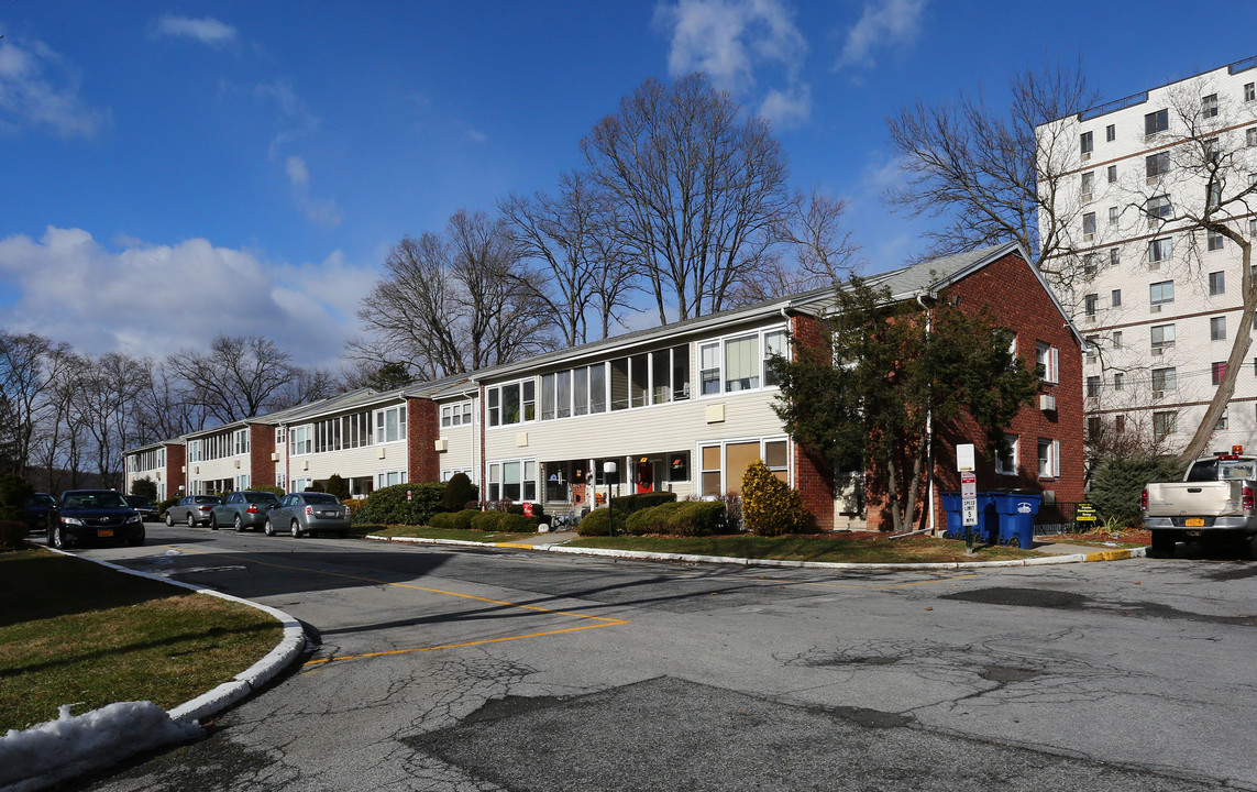 Eden Roc Apartments in Poughkeepsie, NY - Building Photo