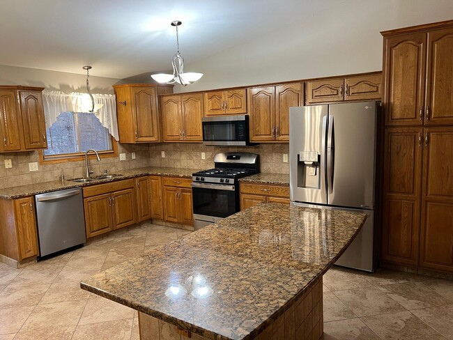 9229 48th Ave in Kenosha, WI - Building Photo - Building Photo