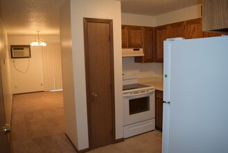 HMW Apartments in Dickinson, ND - Building Photo - Building Photo