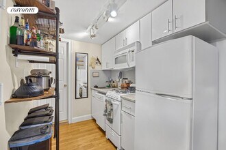 163 Chrystie St in New York, NY - Building Photo - Building Photo