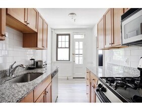 249 Chestnut Hill Ave, Unit 24 in Boston, MA - Foto de edificio - Building Photo