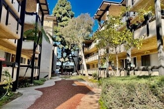 Anza Victoria Apartments in Torrance, CA - Building Photo - Building Photo