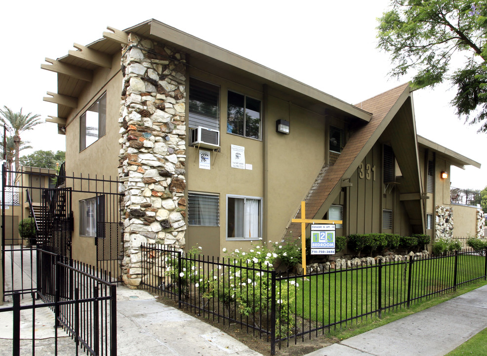 331 E. Wakefield Ave. in Anaheim, CA - Foto de edificio
