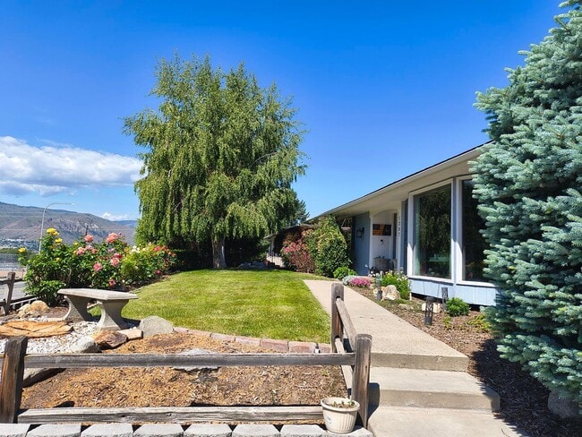 1207 8th St NE in East Wenatchee, WA - Building Photo - Building Photo
