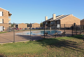 Wymberly Pointe in Grand Prairie, TX - Building Photo - Building Photo