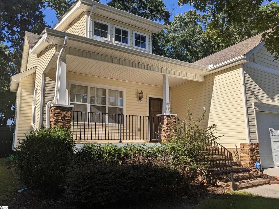 10 Alex Ct in Greenville, SC - Building Photo