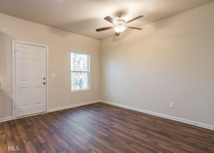 913 Highwood Ln in East Point, GA - Building Photo - Building Photo