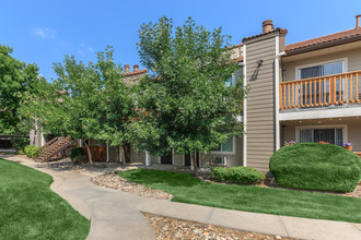 Knollwood in Aurora, CO - Building Photo - Building Photo