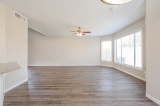 2221 E Union Hills Dr in Phoenix, AZ - Building Photo - Building Photo
