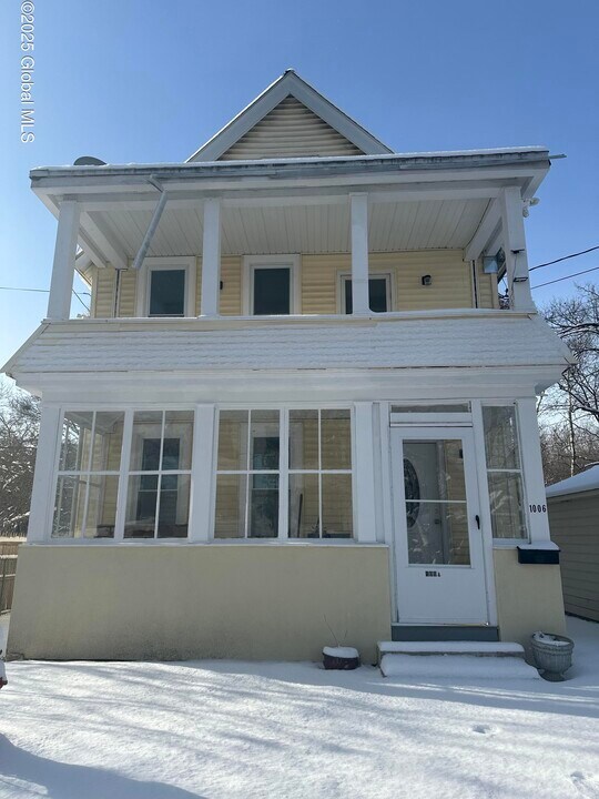 1006 Park St in Schenectady, NY - Building Photo