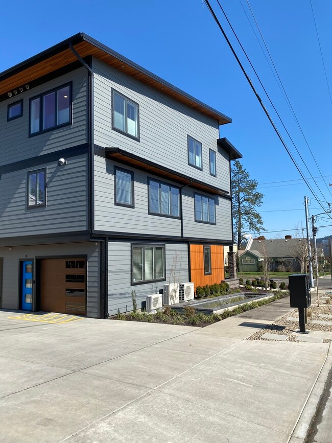 2380 Willamette St, Unit A in Eugene, OR - Building Photo - Building Photo