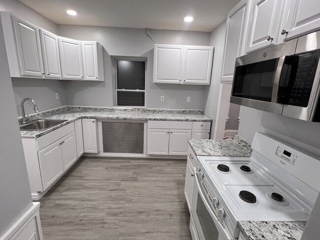 938 Enfield St, Unit 1st Floor Apartment