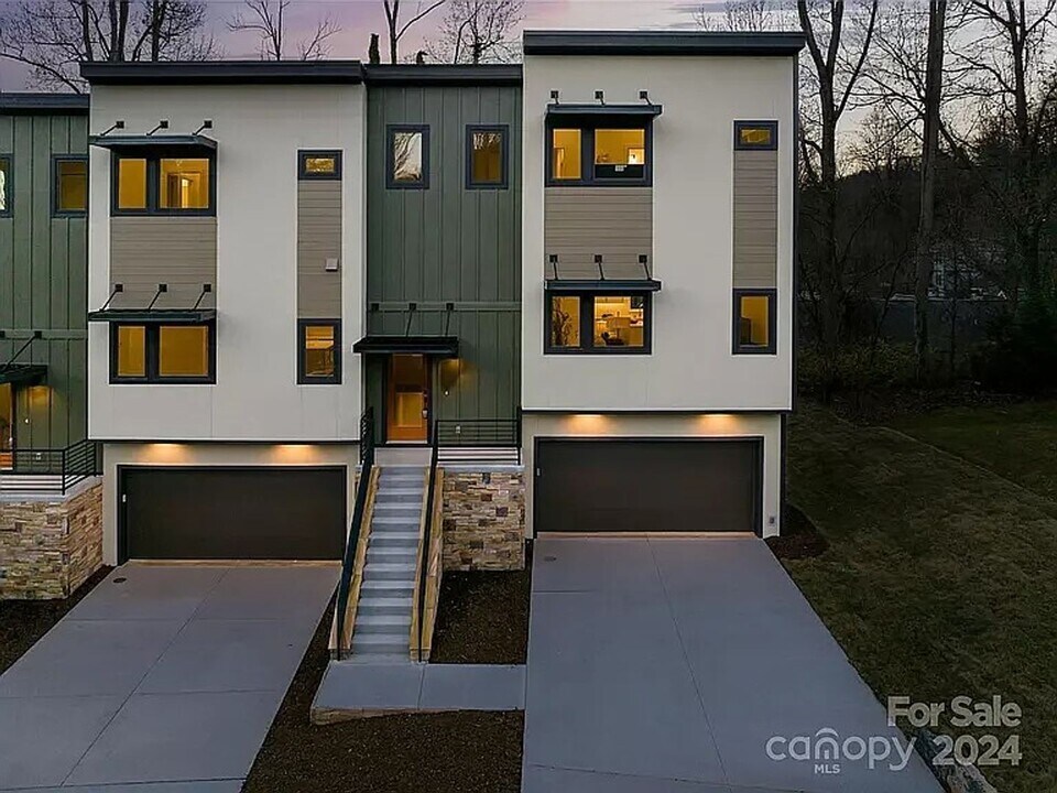 15 Macallan Ln in Asheville, NC - Building Photo