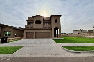 122 Esther Trl in Sunland Park, NM - Building Photo - Building Photo