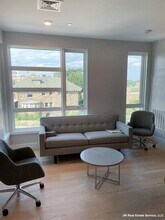 1650 Commonwealth Ave, Unit 403 in Boston, MA - Building Photo - Building Photo