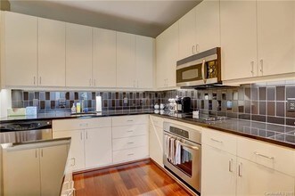 333 W Trade St-Unit -1401 in Charlotte, NC - Building Photo - Building Photo