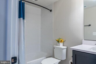 402 Mdw Crk Dr in Bowie, MD - Building Photo - Building Photo