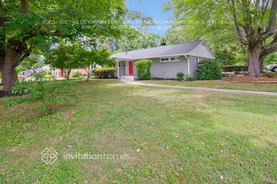 1500 Thompson Ave in Charlotte, NC - Building Photo